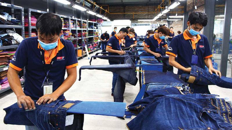 Departamento de planchado en la fábrica de Phong Phu, Vietnam