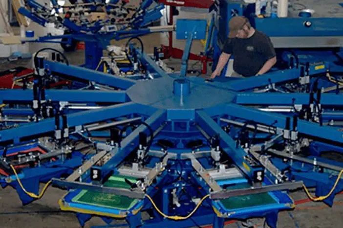 Man working at Screen-Printing at Dice-Group