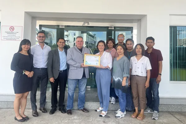 Coats Digital's MD Kunal Kapur with VT Garment team holding GSD Excellence Gold Certification