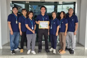 Managing Director with its team holding GSD Gold Excellence Certificate.